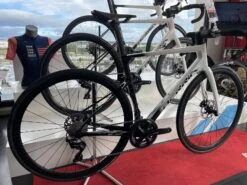 BERRIA Belador 6.1 Vélo De Route Carbone Black Ebony/White Snow 2023 -Vélos Série Boutique berria belador 61 velo de route carbone black ebonywhite snow 2023 2