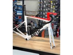 BMC Cadre Teammachine SLR01 Mod Var2 AG2R Citröen White Black Red 2023 -Vélos Série Boutique bmc cadre teammachine slr01 mod var2 ag2r citroeen white black red 2023 2