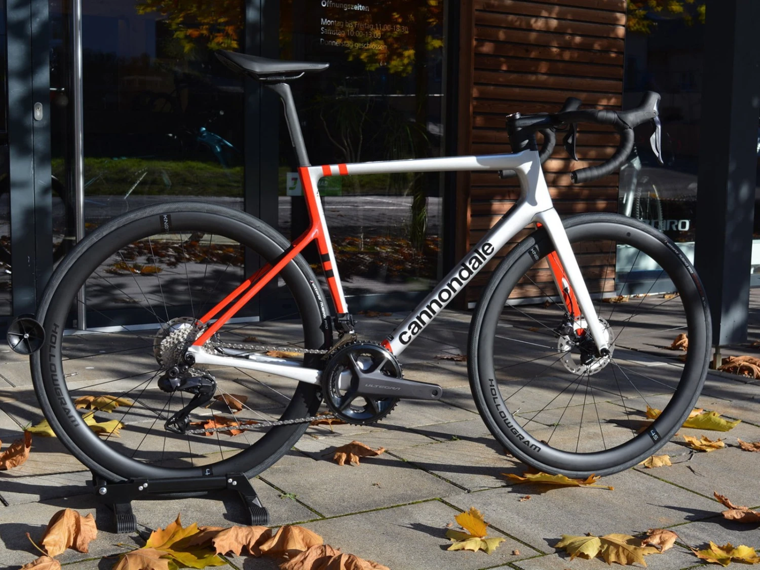 CANNONDALE SuperSix Evo Carbon Ultegra Di2 Mercury Silver / Rally Red 2022 6 CANNONDALE SuperSix Evo Carbon Ultegra Di2 Mercury Silver / Rally Red 2022 – Image 4