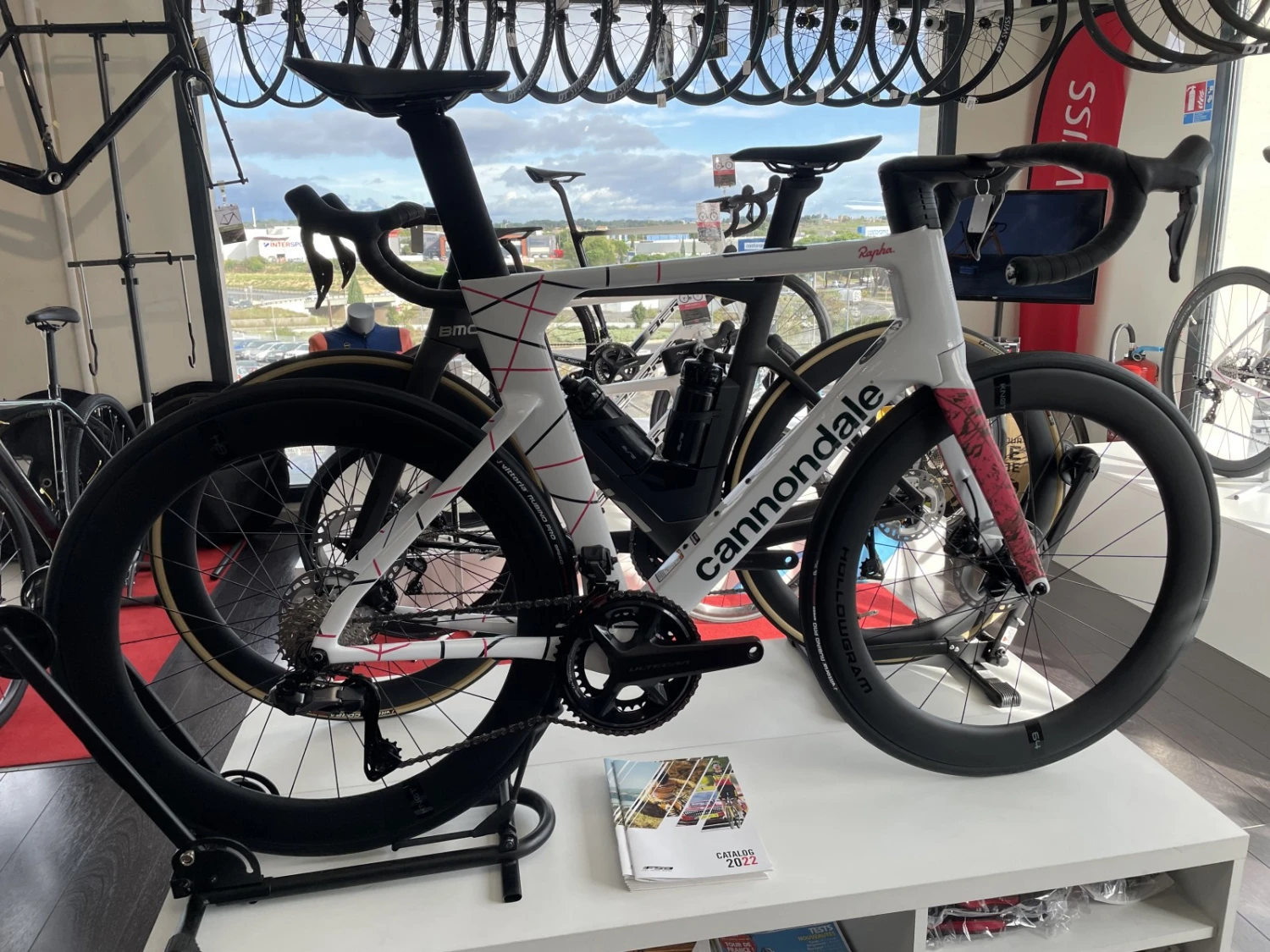 CANNONDALE SystemSix Hi-Mod Carbon Ultegra Di2 Replica Education First 2023 4 CANNONDALE SystemSix Hi-Mod Carbon Ultegra Di2 Replica Education First 2023 – Image 2