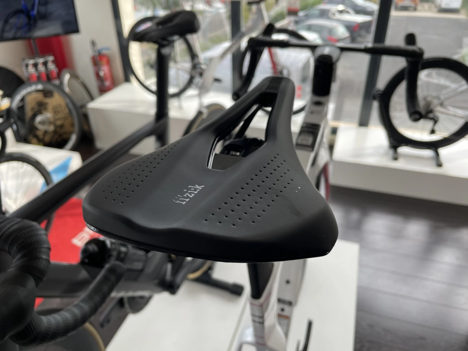 CANNONDALE SystemSix Hi-Mod Carbon Ultegra Di2 Replica Education First 2023 7 CANNONDALE SystemSix Hi-Mod Carbon Ultegra Di2 Replica Education First 2023 – Image 5