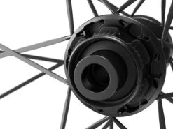 Dt-swiss DT Swiss Roues Carbone ERC 1100 Dicut® DB 35mm Disques/tubeless Ready 2023 11 Dt-swiss DT Swiss Roues Carbone ERC 1100 Dicut® DB 35mm Disques/tubeless Ready 2023 -Vélos Série Boutique dt swiss roues carbone erc 1100 dicut db 35mm disquestubeless ready 2023 4