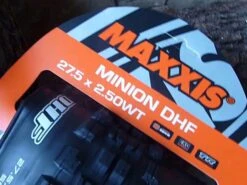 MAXXIS Minion DHF Pneu Souple MaxxGrip Dual Exo WT TR - 27,5 X 2,5 Pouces -Vélos Série Boutique maxxis minion dhf pneu souple maxxgrip dual exo wt tr 275 x 25 pouces 4