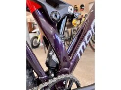 MONDRAKER Foxy R VTT All-Mountain Deep Purple / Flame Red 2022 -Vélos Série Boutique mondraker foxy r vtt all mountain deep purple flame red 2022 5