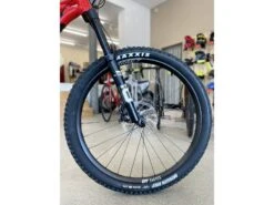 MONDRAKER Foxy R VTT All-Mountain Deep Purple / Flame Red 2022 -Vélos Série Boutique mondraker foxy r vtt all mountain deep purple flame red 2022 6