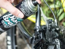 MUC-OFF Disc Brake Cleaner Dégraissant Disque - Aérosol 400ml 15 MUC-OFF Disc Brake Cleaner Dégraissant Disque - Aérosol 400ml -Vélos Série Boutique muc off disc brake cleaner degraissant disque aerosol 400ml 5