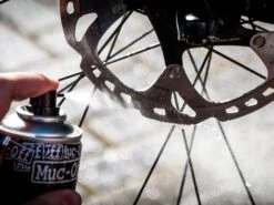 MUC-OFF Disc Brake Cleaner Dégraissant Disque - Aérosol 750ml -Vélos Série Boutique muc off disc brake cleaner degraissant disque aerosol 750ml 7