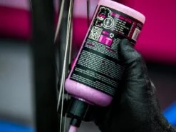 MUC-OFF Inner Tube Sealant Liquide Préventif - 300 Ml -Vélos Série Boutique muc off inner tube sealant liquide preventif 300 ml 9