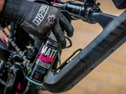 MUC-OFF Matt Finish Detailer Lustrant Peinture Mat - Spray 450ml -Vélos Série Boutique muc off matt finish detailer lustrant peinture mat spray 450ml 4