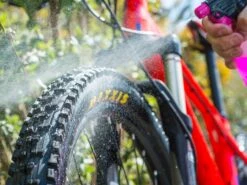 MUC-OFF Pack Bike Care Nettoyant Vélo Spray 1L + Lustrant Aérosol 500ml -Vélos Série Boutique muc off pack bike care nettoyant velo spray 1l lustrant aerosol 500ml 5