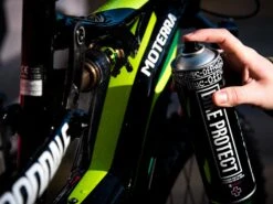 MUC-OFF Pack Bike Care Nettoyant Vélo Spray 1L + Lustrant Aérosol 500ml -Vélos Série Boutique muc off pack bike care nettoyant velo spray 1l lustrant aerosol 500ml 8