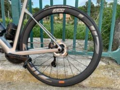 ZIPP 303 Firecrest Disc Roues Carbone 40mm Disque Pneu Tubeless 2023 16 ZIPP 303 Firecrest Disc Roues Carbone 40mm Disque Pneu Tubeless 2023 -Vélos Série Boutique zipp 303 firecrest roues carbone 40mm disques tubeless 2022 2